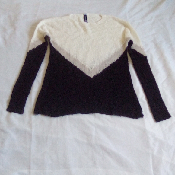 Design Lab Lord & Taylor Sweaters - White, Brown and Black sweater